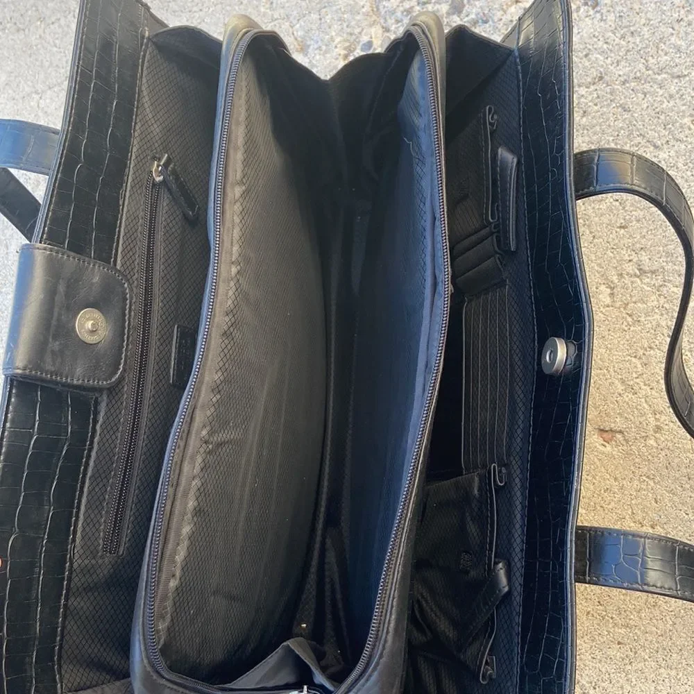 BUXTON GENUNE LEATHER BAG
